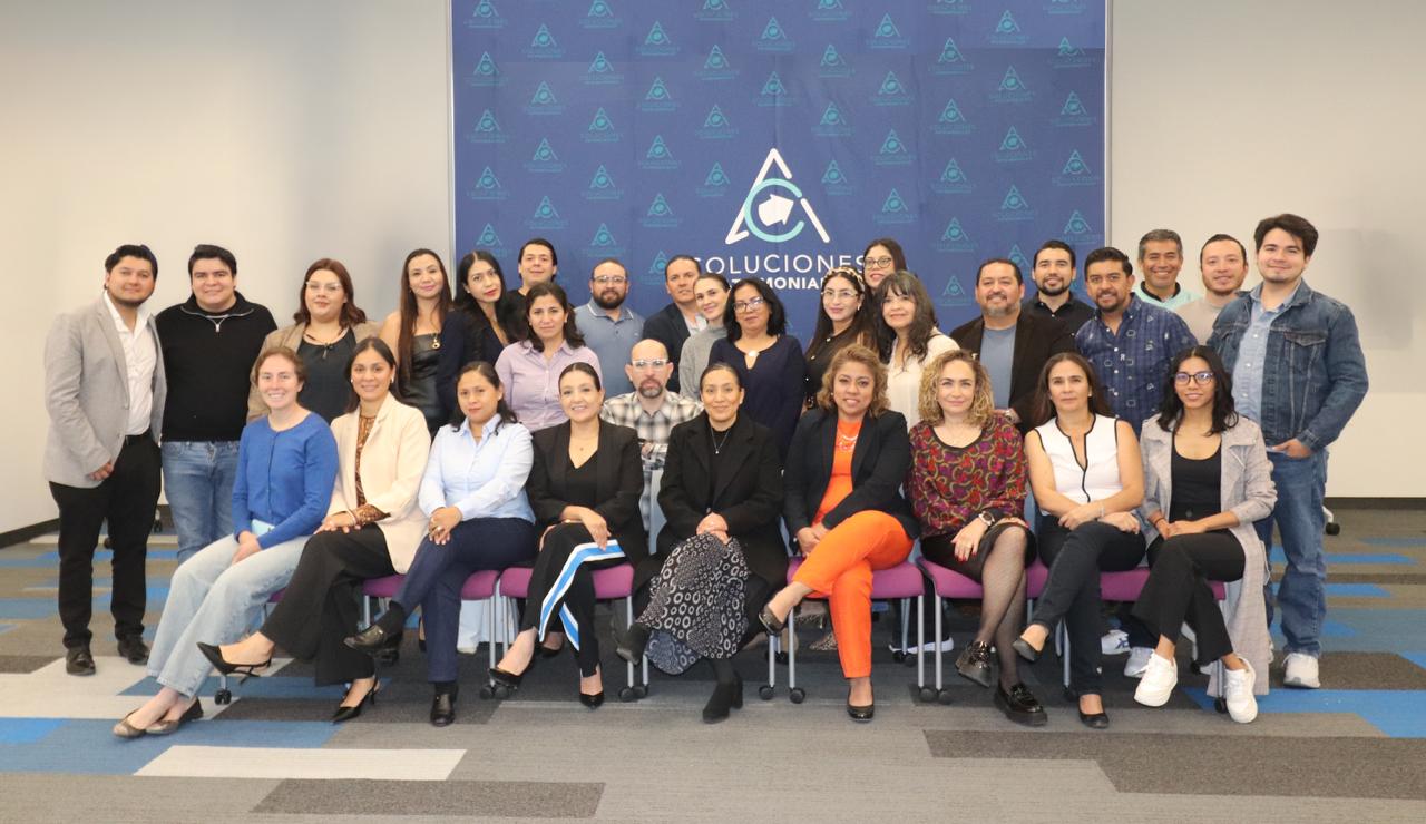 Asesores trabajando